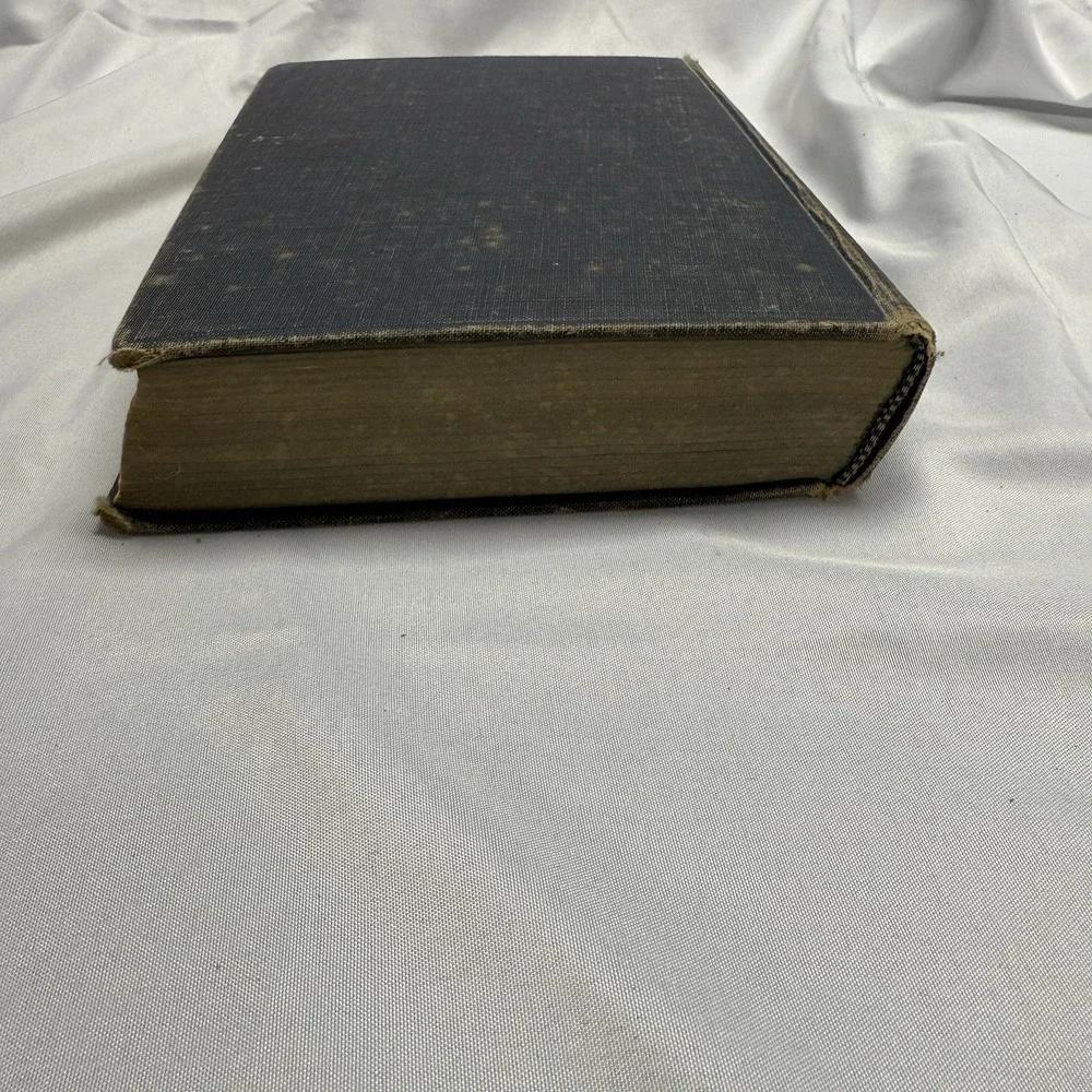 Holy‎ Bible/ Revised Standard Version/ Illustrated: Thomas Nelson & Sons, 1952